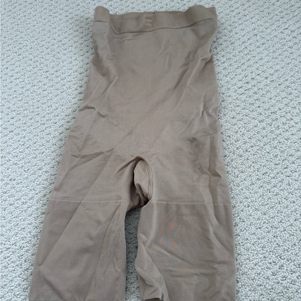 SPANX High Waisted Mid Thigh short